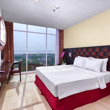 Grand Orchid Hotel Yogyakarta Maguwo Экстерьер фото