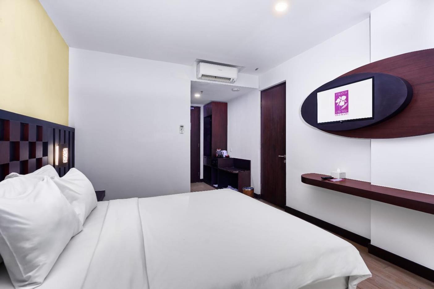Grand Orchid Hotel Yogyakarta Maguwo Экстерьер фото