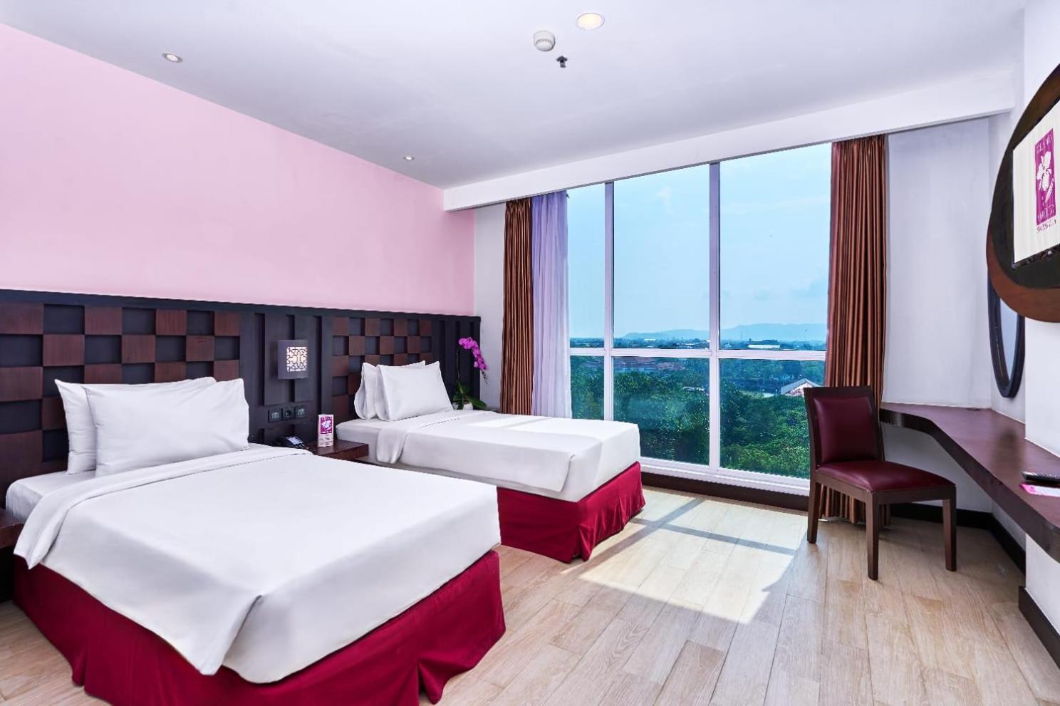 Grand Orchid Hotel Yogyakarta Maguwo Экстерьер фото