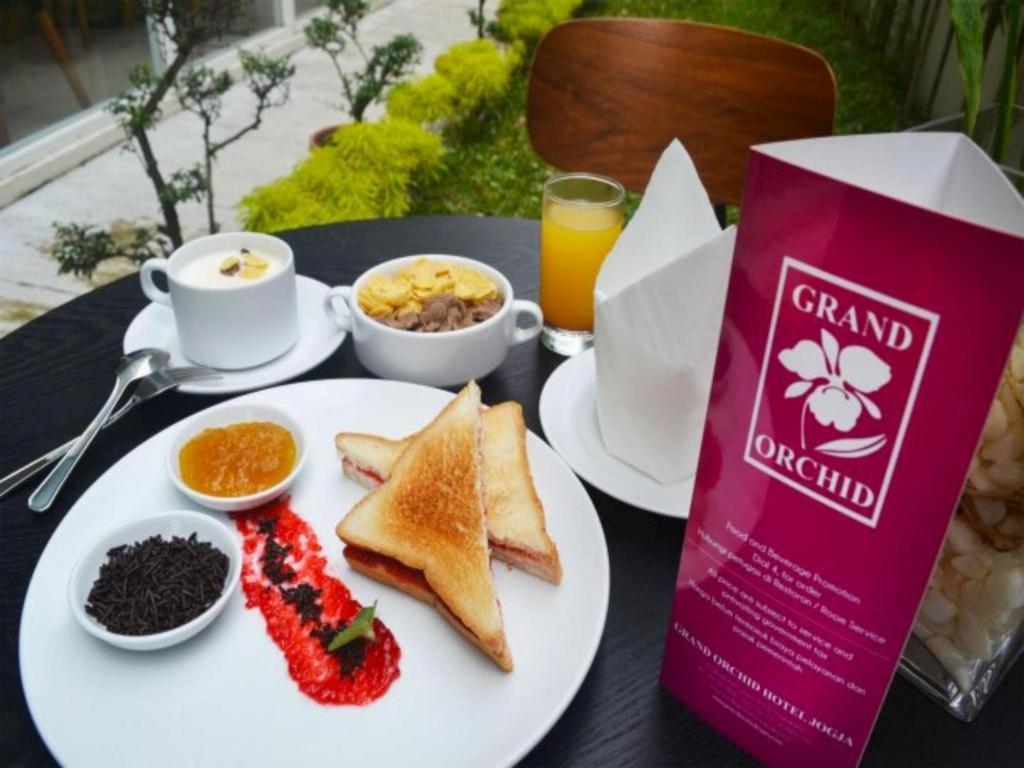 Grand Orchid Hotel Yogyakarta Maguwo Экстерьер фото