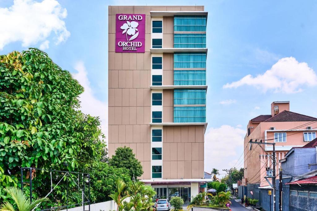Grand Orchid Hotel Yogyakarta Maguwo Экстерьер фото