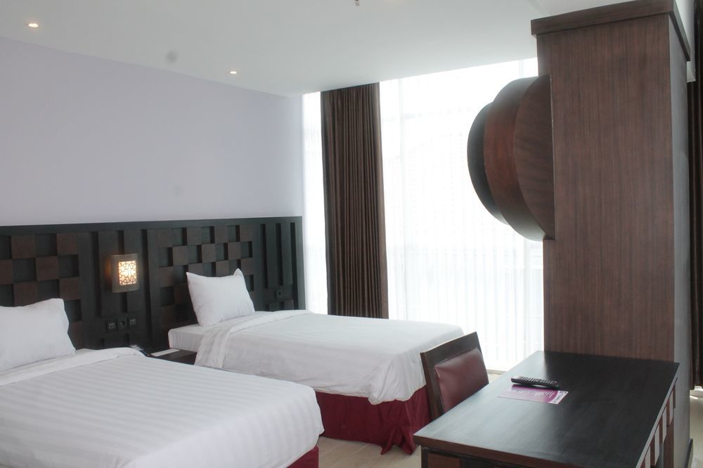 Grand Orchid Hotel Yogyakarta Maguwo Экстерьер фото