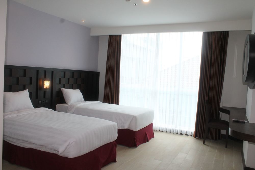 Grand Orchid Hotel Yogyakarta Maguwo Экстерьер фото