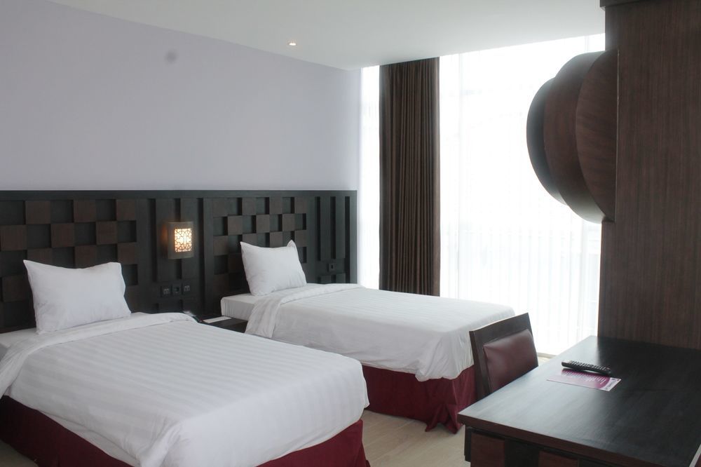 Grand Orchid Hotel Yogyakarta Maguwo Экстерьер фото