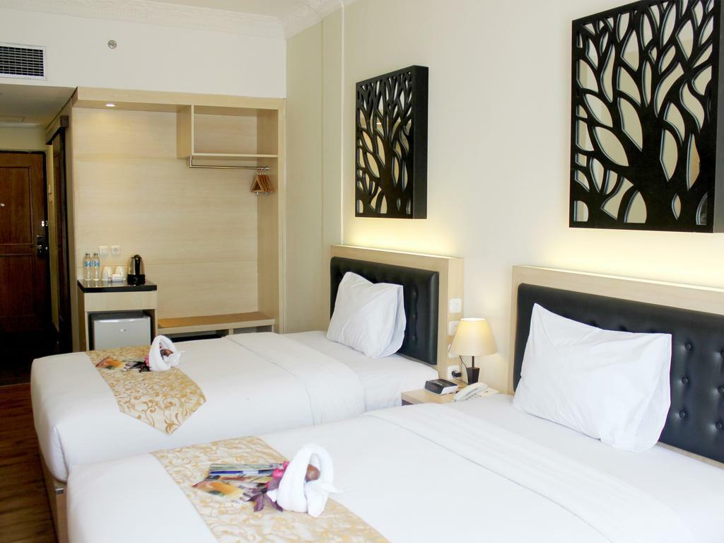 Grand Orchid Hotel Yogyakarta Maguwo Экстерьер фото