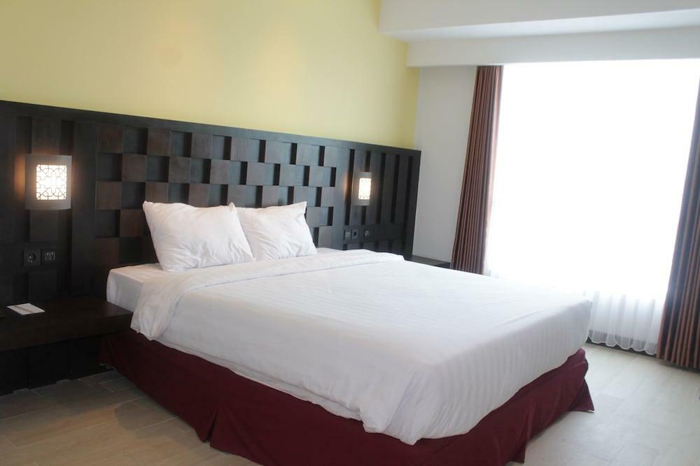 Grand Orchid Hotel Yogyakarta Maguwo Экстерьер фото